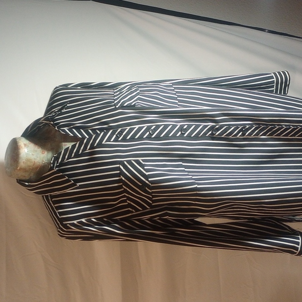 Elements Woman 1X Black and White Blouse Light and Vibrant